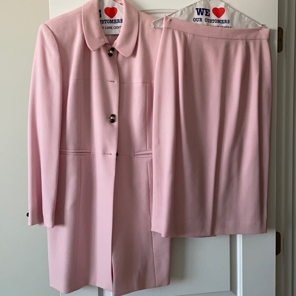 Pink wool suit size 6. Excellent condition